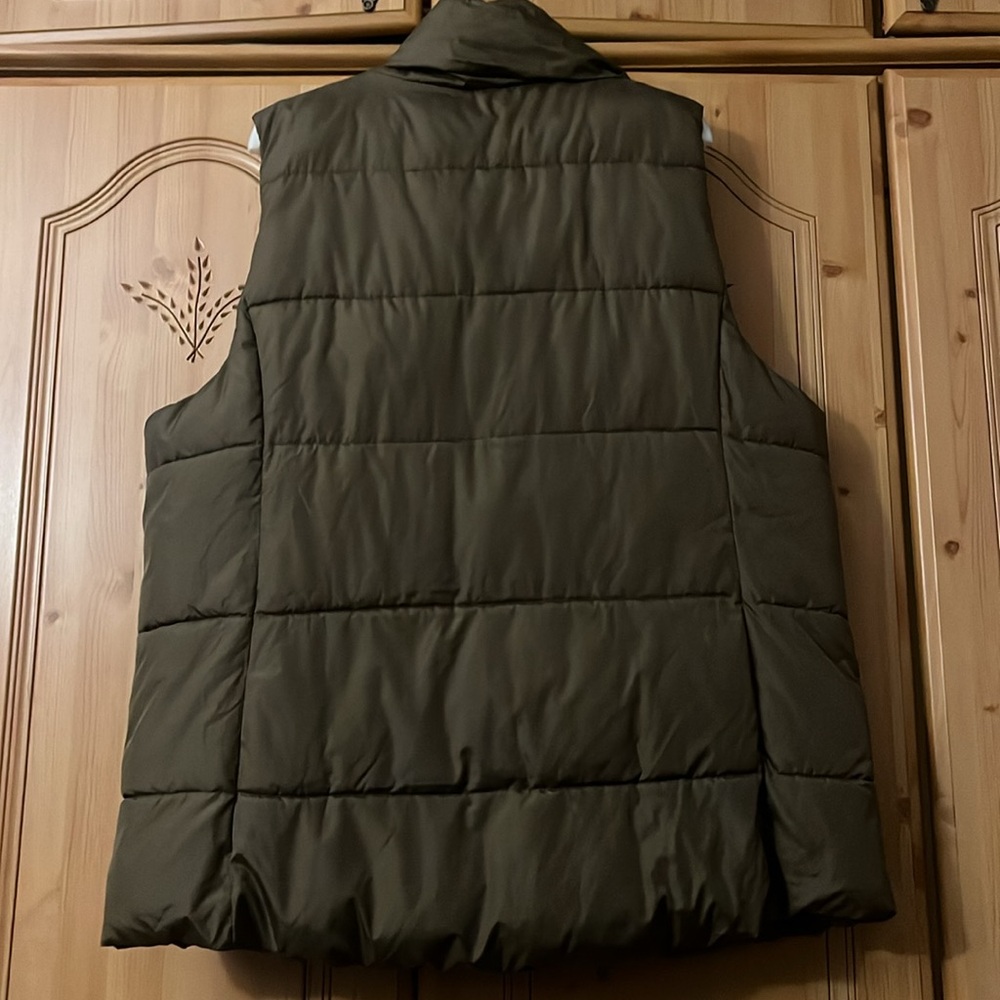 Old Navy fleece lined puffer vest - Picture 4 of 4